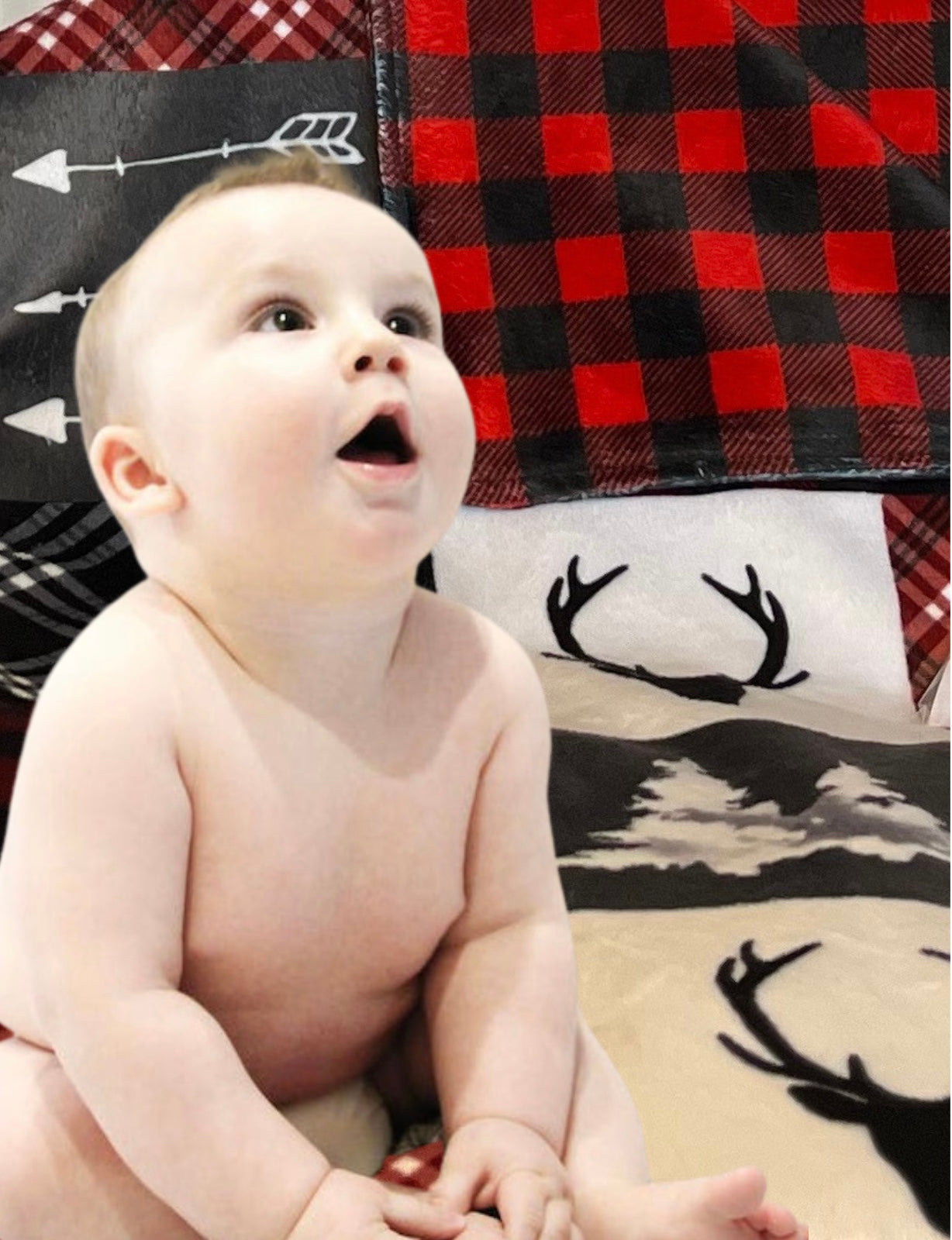 bébé dormant avec sa couverture en minky loup