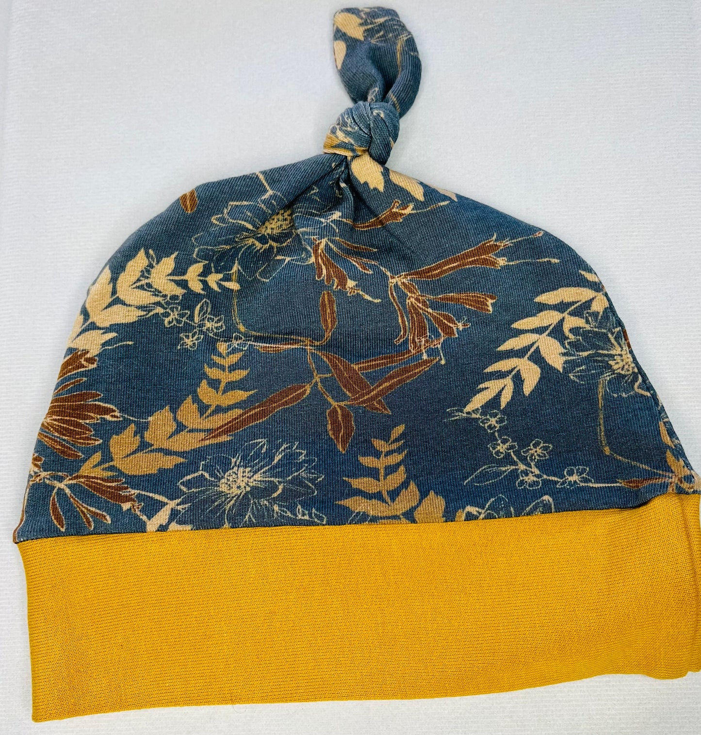 Ocher foliage hat